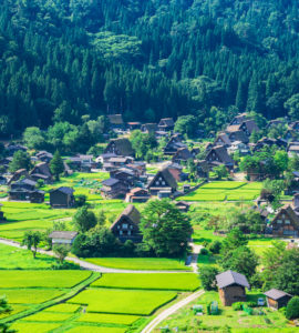 Shirakawa-go, Gifu Prefecture, where the original scenery of Japan remains. It is also listed as a UNESCO World Heritage Site.