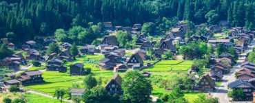 Shirakawa-go, Gifu Prefecture, where the original scenery of Japan remains. It is also listed as a UNESCO World Heritage Site.