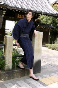 A man in dot pattern Yukata